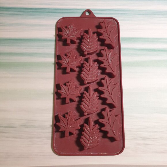 Maple Leaf & Pinecone Silicone Mold For Baking & Crafts - Picture 1 of 5